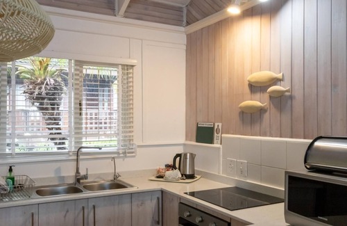 Knysna Chalet De Esquí | Family Garden Heaven | Pool | BBQ Patio