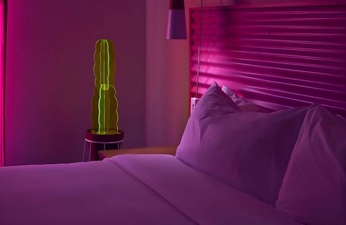 Sonora Sunrise Hotel | Family Getaway in Palm Springs! Stay at our 3 Spacious Pool View Units!