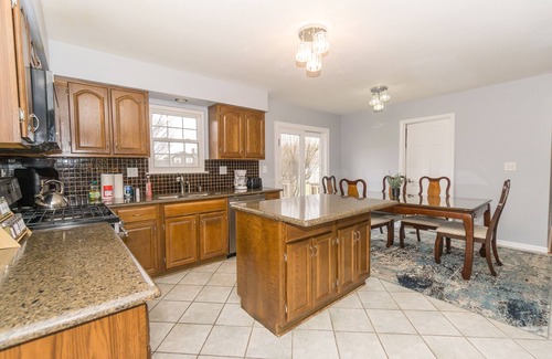 Carol Stream Casa | Family Heaven Retreat, 6 Bedroom, Sleep 16