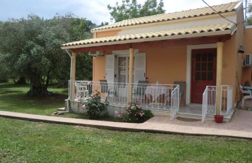 Velonades Casa | Family Holiday Apartment with garden & BBQ