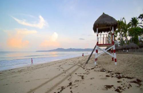 Valle Dorado Apartamento | Family Home close to the Beach, Vidanta, Aqua Adventures with Pool & Parking