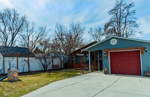 Depot Bench Casa | Family Home - close to BSU, Downtown, and Airport