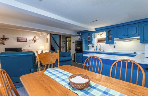 Roach Casa | Family Home-Great Fishing Spot- Close to Golf- Private Dock