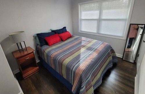 Collier Heights Casa | Family Home - Huge Yard Pets OK!