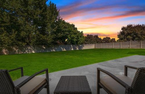 Meridian Casa | Family home in desirable neighborhood with pool ac