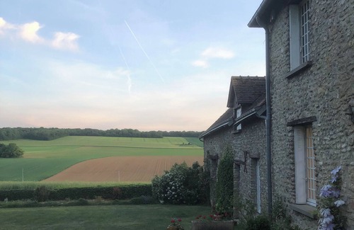Berthenonville Casa | Family home in Vexin, 1 hour from Paris. Sleeps 17.