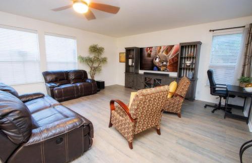 San Antonio Casa | Family Home ~Pool ~SeaWorld Nat'l Shooting Complex