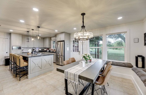 La Grange Casa | Family Home w/ Covered Patio & Grill in La Grange