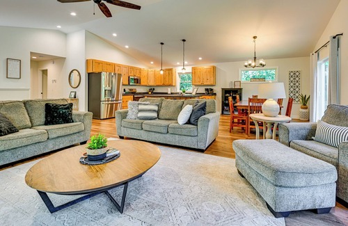 Arkdale Casa | Family Home w/ Hot Tub: 2 Mi to Petenwell Lake!