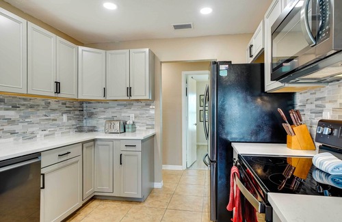 Caloosahatchee Casa | Family Home w/ Outdoor Oasis in Cape Coral!