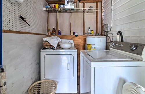 Florida South Atlantic Coast Casa | ¡NUEVO! Hogar a prueba de heladas con porche cerca del lago