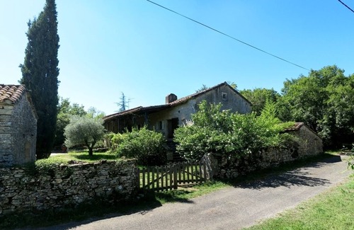 Esclauzels Casa | Family home with large swimming pool in Natural Park.