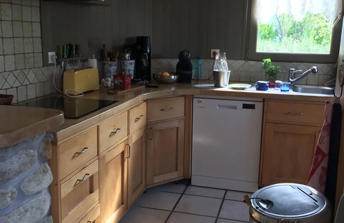 Locmaria Casa | Family home with wooded garden 1km from the beach sleeps 10