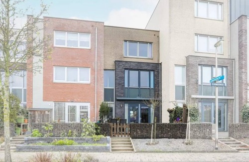 Municipality of Purmerend Casa | Family house near Amsterdam with private parking spot