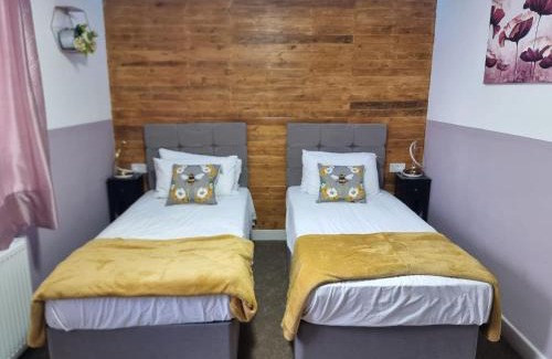 Tooting Casa | Family House, Two Bedroom in London