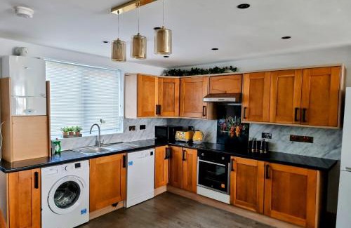 Tooting Casa | Family House, Two Bedroom in London