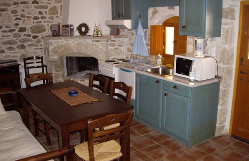 Faistos Casa | Casa familiar con carácter ideal para amantes de la naturaleza y la historia.