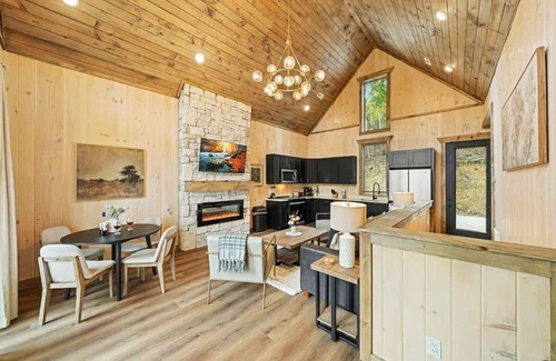 Sevierville Cabina | Family Lake Getaway / Hot tub / Lake Access