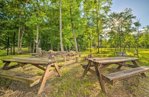 Dover Casa | Family Leatherwood Resort Cabin with Fire Pit!