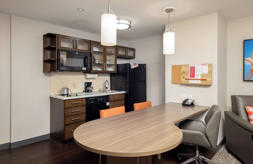Anaheim Resort Hotel | Family, or Friends? Welcome to our 4 units