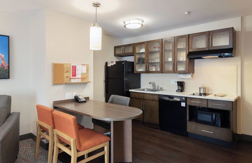 Anaheim Resort Hotel | Family, or Friends? Welcome to our 4 units