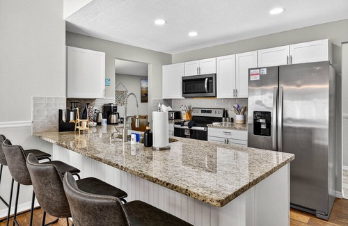 Palm Harbor Casa | Family Paradise: Pool, Arcade & Bikes + Itinerary Included! Christmas Tree!