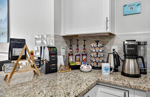 Palm Harbor Casa | Family Paradise: Pool, Arcade & Bikes + Itinerary Included! Christmas Tree!