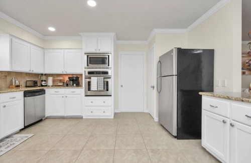 Westbury Casa | Family Paradise: Private Pool, Play Area