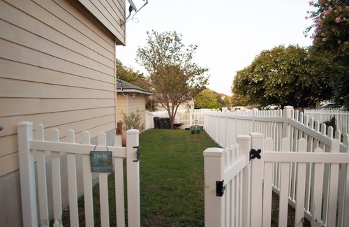 Kyle Casa | Family/Pet Friendly 3-bedroom Vintage Inspired house in Kyle