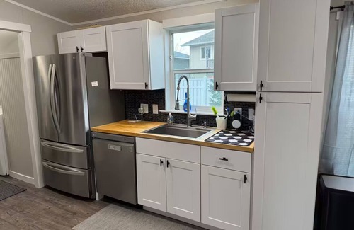 Deer Park Casa | Family & Pet Friendly 3-bdrm house 15 min N of Spokane in Deer Park fenced yard