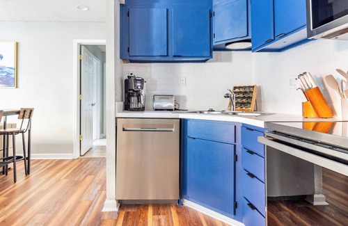 Auburn Condominio | Family & Pet Friendly, Location Style & Comfort *4BR/2BA Walk To Everything