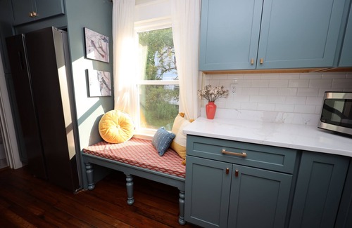 Wallingford Center Casa | Family, pet friendly downtown New England charmer. Mins from Yale, Choate, QU.