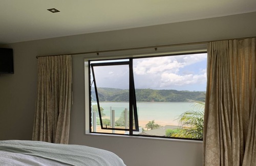 Tamaterau Casa | Family retreat- harbour views