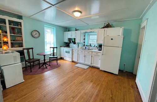 Hurley Casa | Family Retreat! Historic Home + Park Across the Street in Hurley!