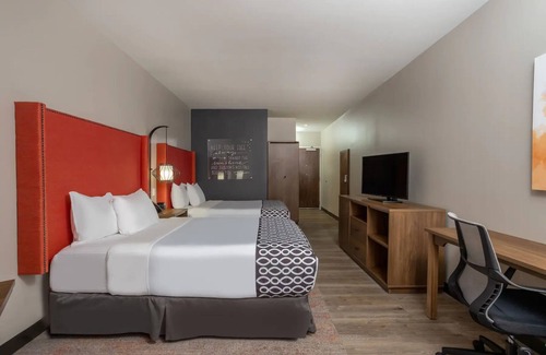 Pflugerville Casa | Minutes Away from Hanging Rock Park! 2 Units w/ Free Breakfast & Parking!