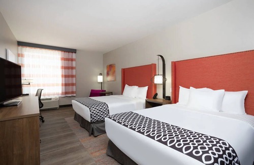 Pflugerville Casa | Minutes Away from Hanging Rock Park! 2 Units w/ Free Breakfast & Parking!