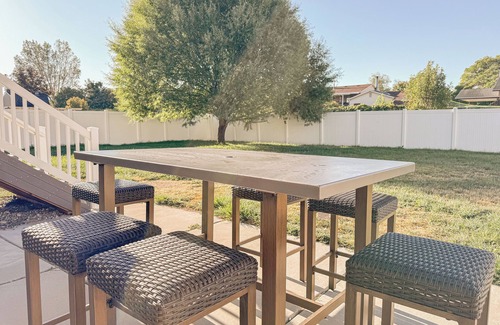 West Valley City Casa | Family Retreat Near SLC Airport 6 BR 3.5 Bath