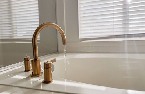 West Valley City Casa | Family Retreat Near SLC Airport 6 BR 3.5 Bath