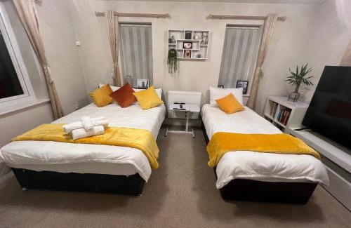 Sheffield Casa | Family Room 2 beds Free WiFi Free Parking
