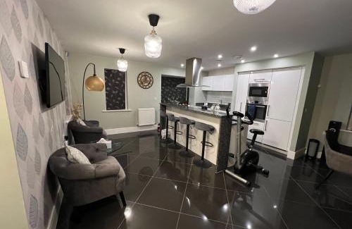 Sheffield Casa | Family Room 2 beds Free WiFi Free Parking