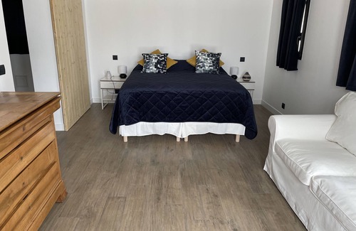 Paluds de Noves Casa | Family room con desayuno en dependencia con jardín - piscina