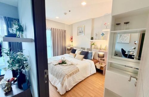 Chang Khlan Apartamento | Family Room by Astra Sky River