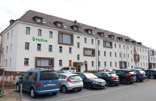 Oststadt/Stadtfeld Apartamento | Family room with private bathroom / 1 double bed (electrically adjustable beds) + 1 pull-out single bed