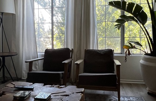 Lake Balboa Apartamento | Family size 3+2 stylish apartment unit w pool.