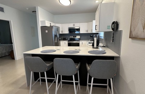 Colliers Bay Condominio | FAMILY SIZE CONDO VIEWS OF CARIBBEAN,MANY AMENITIES, FREE WIFI, NO RESORT FEES