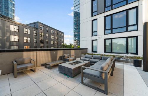 River North Hotel | Family-Sized 4BR Luxury in Downtown Chicago