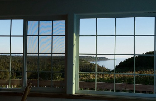 Happy Valley Casa | Family-sized Bluff House Overlooking the Beautiful Cook Inlet with Mountain View