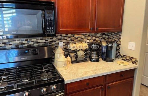 West Richland Casa | Family sized comfort with executive space too!