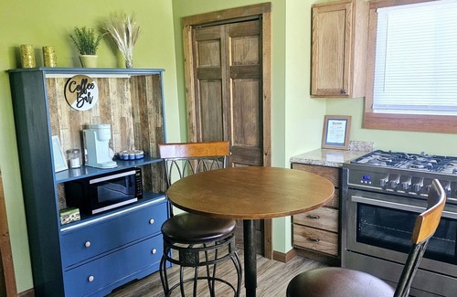 Port Clinton Casa | Family sized home 3 Minutes to the Jet Express and 30 minutes from Cedar Point!