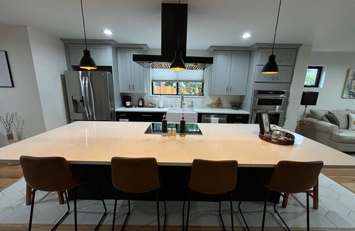 Sunnyside Casa | Family-sized townhouse with beautiful view of the city!